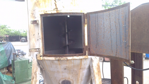 Sell> ขายไซโล ผสมอาหารสัตร์ ขนาด 1 ตัน ของใหม่เก่าเก็บ ไม่ต้องฝังดินครับ ของอิตาลี สภาพยังแจ๋วครับ