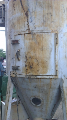 Sell> ขายไซโล ผสมอาหารสัตร์ ขนาด 1 ตัน ของใหม่เก่าเก็บ ไม่ต้องฝังดินครับ ของอิตาลี สภาพยังแจ๋วครับ