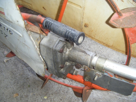 เครื่องชักร่องน้ำในนา