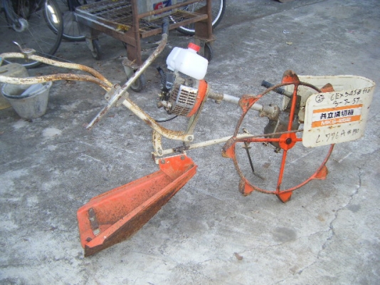 เครื่องชักร่องน้ำในนา