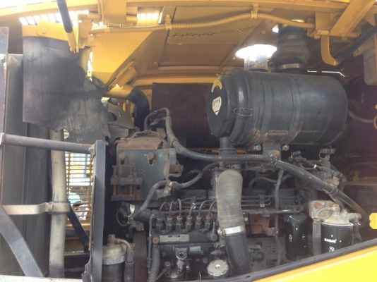 รถตัก Komatsu WA 320-5 สวยมาก สภาพ 90\% ไม่มีที่ติ รถใช้น้อย 3,000 กว่าชั่โมง นำเข้า ไม่ผ่านการใช้ในไทย