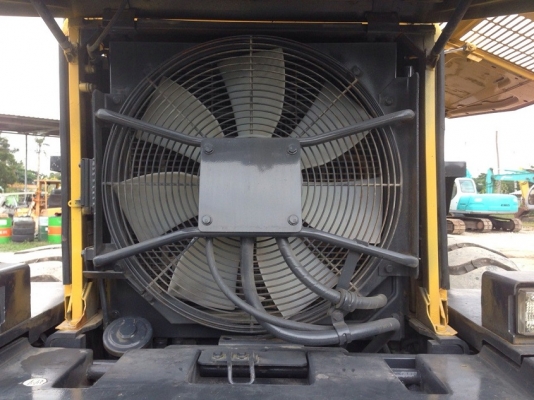 รถตัก Komatsu WA 320-5 สวยมาก สภาพ 90\% ไม่มีที่ติ รถใช้น้อย 3,000 กว่าชั่โมง นำเข้า ไม่ผ่านการใช้ในไทย