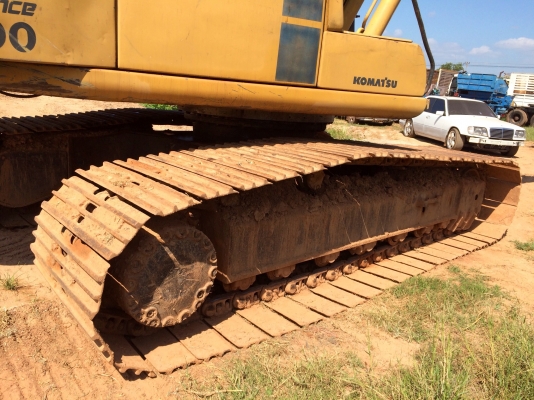 ขายด่วน   รถแบคโฮ KOMATSU  PC200  รุ่น 6  สภาพดีมากพร้อมใช้งาน
