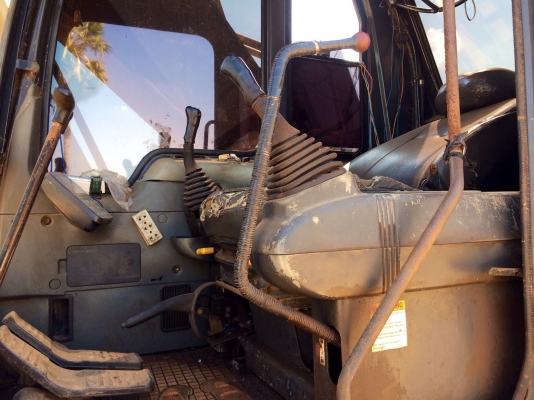 ขายด่วน   รถแบคโฮ KOMATSU  PC200  รุ่น 6  สภาพดีมากพร้อมใช้งาน