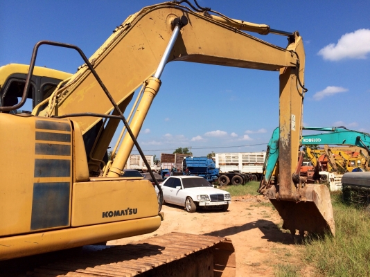 ขายด่วน   รถแบคโฮ KOMATSU  PC200  รุ่น 6  สภาพดีมากพร้อมใช้งาน