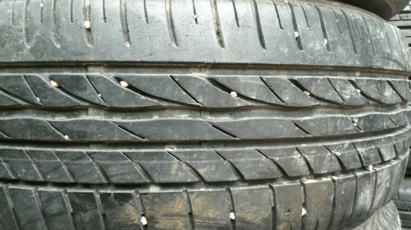 ขายยาง BRIDGESTONE 185-55-16 ปี12 ดอกเต็ม ไม่บวม ชุดละ 3,900 บาท