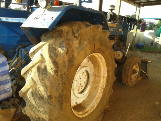 ขายรถไถ ฟร์อดFORD 6600เสื้อลาย สภาพพร้อมลุยงาน อุปกรณ์ครบ ใบดันหน้า ผานหลัง เครื่องดี ปั๊มดี