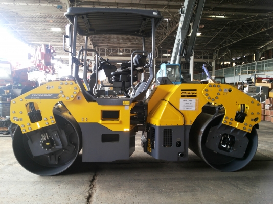 รถบดสองล้อเหล็กใหม่ DYNAPAC CC2200