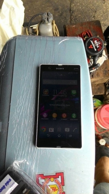 ขายโทรศัพท์ SONY Xperia Z กันน้ำสักเครื่อง ราคา 6,500 บาทเดิมๆ มีเเต่ตัวเครื่องเท่านั้น