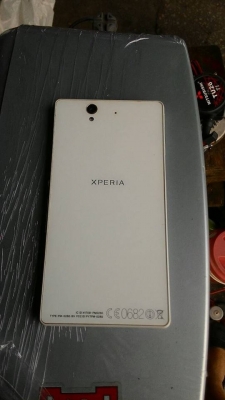 ขายโทรศัพท์ SONY Xperia Z กันน้ำสักเครื่อง ราคา 6,500 บาทเดิมๆ มีเเต่ตัวเครื่องเท่านั้น