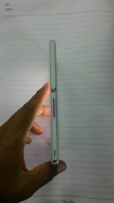 ขายโทรศัพท์ SONY Xperia Z กันน้ำสักเครื่อง ราคา 6,500 บาทเดิมๆ มีเเต่ตัวเครื่องเท่านั้น