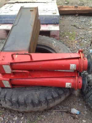 เครนเก่านอก ติดหลังรถบรรทุก UNIC  3 ton ใหม่มากครับ