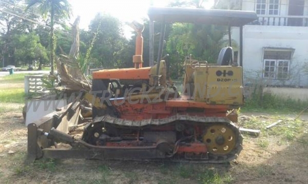 แทร็คเตอร์ KOMATSU รุ่น D 20 P-5 4 สูบ แทร็คเตอร์ KOMATSU รุ่น D 20 P-5 4 สูบ