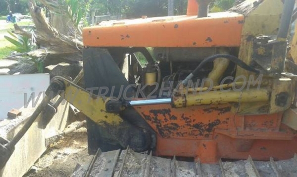 แทร็คเตอร์ KOMATSU รุ่น D 20 P-5 4 สูบ แทร็คเตอร์ KOMATSU รุ่น D 20 P-5 4 สูบ