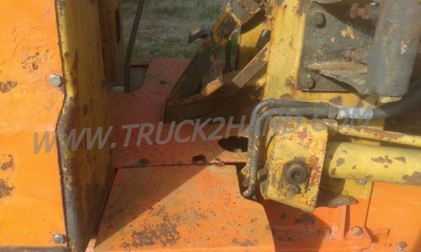 แทร็คเตอร์ KOMATSU รุ่น D 20 P-5 4 สูบ แทร็คเตอร์ KOMATSU รุ่น D 20 P-5 4 สูบ