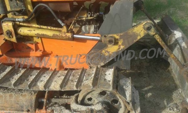 แทร็คเตอร์ KOMATSU รุ่น D 20 P-5 4 สูบ แทร็คเตอร์ KOMATSU รุ่น D 20 P-5 4 สูบ