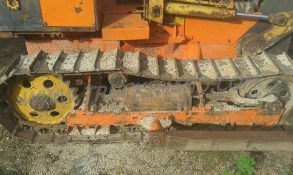 แทร็คเตอร์ KOMATSU รุ่น D 20 P-5 4 สูบ แทร็คเตอร์ KOMATSU รุ่น D 20 P-5 4 สูบ