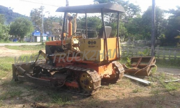 แทร็คเตอร์ KOMATSU รุ่น D 20 P-5 4 สูบ แทร็คเตอร์ KOMATSU รุ่น D 20 P-5 4 สูบ