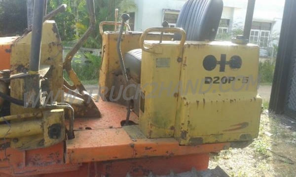 แทร็คเตอร์ KOMATSU รุ่น D 20 P-5 4 สูบ แทร็คเตอร์ KOMATSU รุ่น D 20 P-5 4 สูบ