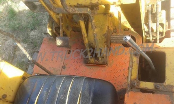 แทร็คเตอร์ KOMATSU รุ่น D 20 P-5 4 สูบ แทร็คเตอร์ KOMATSU รุ่น D 20 P-5 4 สูบ