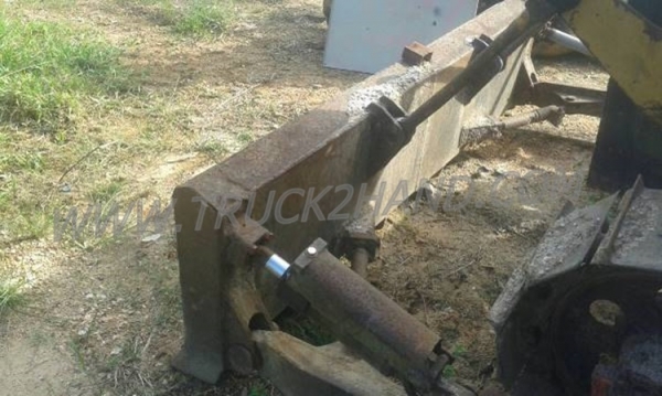 แทร็คเตอร์ KOMATSU รุ่น D 20 P-5 4 สูบ แทร็คเตอร์ KOMATSU รุ่น D 20 P-5 4 สูบ