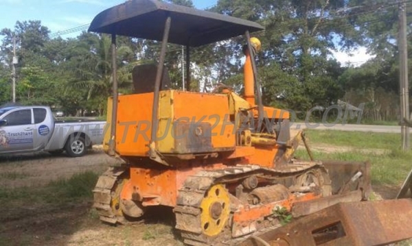 แทร็คเตอร์ KOMATSU รุ่น D 20 P-5 4 สูบ แทร็คเตอร์ KOMATSU รุ่น D 20 P-5 4 สูบ