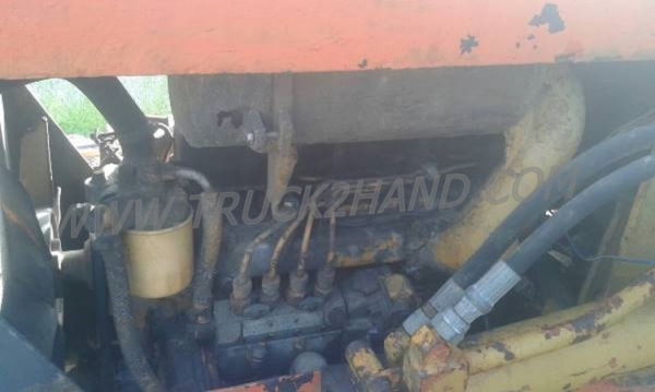 แทร็คเตอร์ KOMATSU รุ่น D 20 P-5 4 สูบ แทร็คเตอร์ KOMATSU รุ่น D 20 P-5 4 สูบ