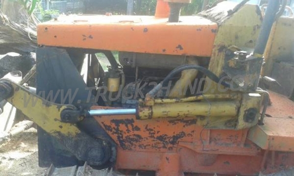 แทร็คเตอร์ KOMATSU รุ่น D 20 P-5 4 สูบ แทร็คเตอร์ KOMATSU รุ่น D 20 P-5 4 สูบ