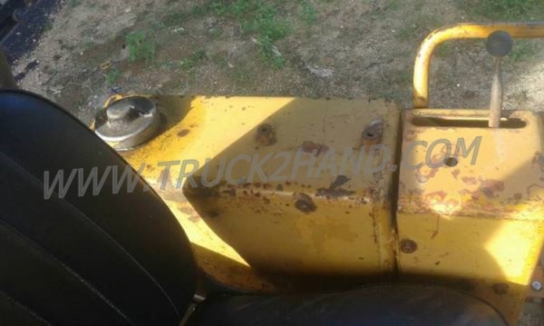 แทร็คเตอร์ KOMATSU รุ่น D 20 P-5 4 สูบ แทร็คเตอร์ KOMATSU รุ่น D 20 P-5 4 สูบ