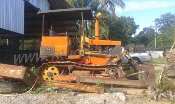 แทร็คเตอร์ KOMATSU รุ่น D 20 P-5 4 สูบ แทร็คเตอร์ KOMATSU รุ่น D 20 P-5 4 สูบ