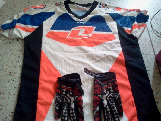 ขายหมวกวิบากพร้อมแว่นเบามากมีซ่อมเสื้อถุงมือ