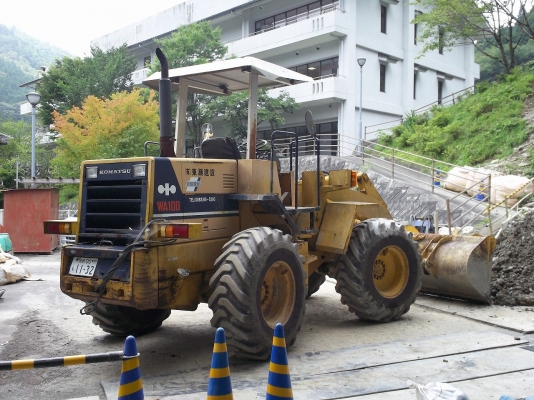 WA100  2329hr 1990yr โทร 098-858-5524 สามภพ ครับ