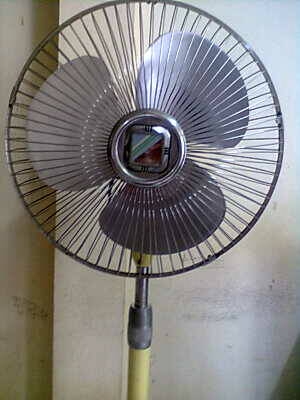 พัดลมเหล็กโตชิบาแบบตั้งพื้น