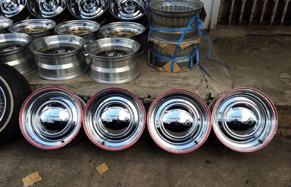 ล้อ MOON MADE IN USA 15x7 ออฟ22 5/114-120.65 ประมูลจากญี่ปุ่นครับ