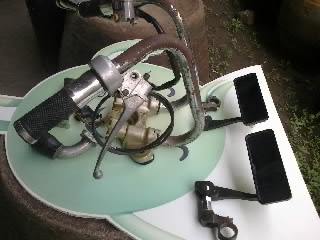 แฮนด์แต่งใส่ชาลี แด็ก