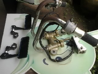 แฮนด์แต่งใส่ชาลี แด็ก