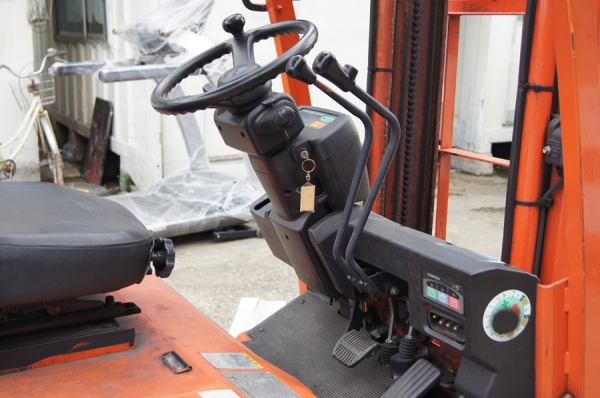 ขายรถยกไฟฟ้านั่งขับ 3 ล้อ ขนาด 1.5 ตัน เสาสูง 3 เมตร TOYOTA 7FBEL15 ขายรถยกไฟฟ้านั่งขับ 3 ล้อ ขนาด 1.5 ตัน เสาสูง 3 เมตร TOYOTA 7FBEL15