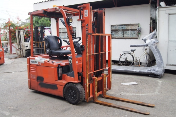 ขายรถยกไฟฟ้านั่งขับ 3 ล้อ ขนาด 1.5 ตัน เสาสูง 3 เมตร TOYOTA 7FBEL15 ขายรถยกไฟฟ้านั่งขับ 3 ล้อ ขนาด 1.5 ตัน เสาสูง 3 เมตร TOYOTA 7FBEL15