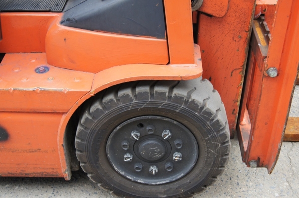 ขายรถยกไฟฟ้านั่งขับ 3 ล้อ ขนาด 1.5 ตัน เสาสูง 3 เมตร TOYOTA 7FBEL15 ขายรถยกไฟฟ้านั่งขับ 3 ล้อ ขนาด 1.5 ตัน เสาสูง 3 เมตร TOYOTA 7FBEL15