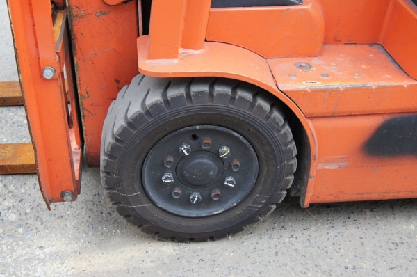 ขายรถยกไฟฟ้านั่งขับ 3 ล้อ ขนาด 1.5 ตัน เสาสูง 3 เมตร TOYOTA 7FBEL15 ขายรถยกไฟฟ้านั่งขับ 3 ล้อ ขนาด 1.5 ตัน เสาสูง 3 เมตร TOYOTA 7FBEL15