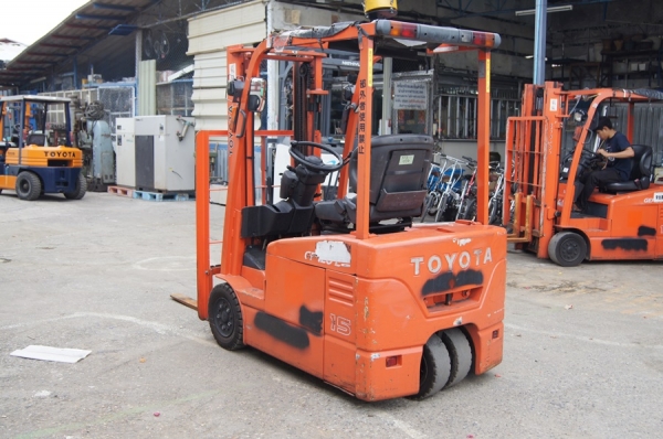 ขายรถยกไฟฟ้านั่งขับ 3 ล้อ ขนาด 1.5 ตัน เสาสูง 3 เมตร TOYOTA 7FBEL15 ขายรถยกไฟฟ้านั่งขับ 3 ล้อ ขนาด 1.5 ตัน เสาสูง 3 เมตร TOYOTA 7FBEL15