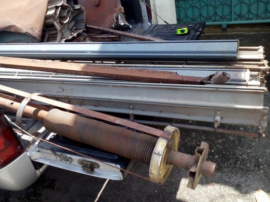 ขายประตูม้วน มีบานใหญ่กับเล็ก 2 บาน สภาพใช้ได้ ไม่ผุ ขายประตูม้วน มีบานใหญ่กับเล็ก 2 บาน สภาพใช้ได้ ไม่ผุ