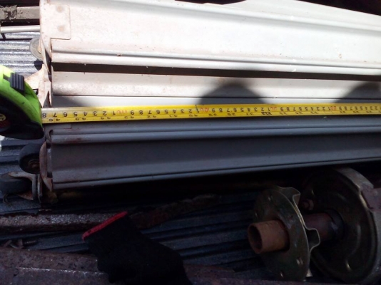 ขายประตูม้วน มีบานใหญ่กับเล็ก 2 บาน สภาพใช้ได้ ไม่ผุ ขายประตูม้วน มีบานใหญ่กับเล็ก 2 บาน สภาพใช้ได้ ไม่ผุ