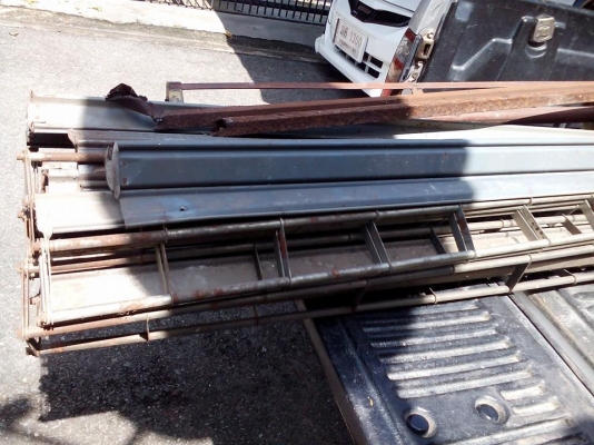 ขายประตูม้วน มีบานใหญ่กับเล็ก 2 บาน สภาพใช้ได้ ไม่ผุ ขายประตูม้วน มีบานใหญ่กับเล็ก 2 บาน สภาพใช้ได้ ไม่ผุ