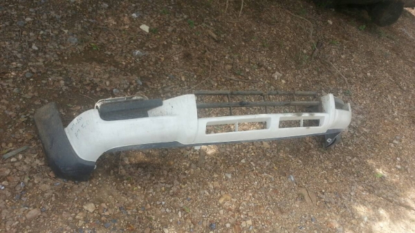 กันชนชิ้นล่าง BT50 พร้อมคิ้วด้านข้าง ของแท้มือสอง