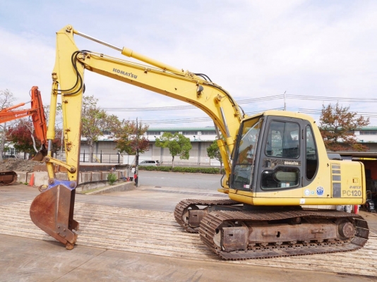 ขาย Komatsu PC 120-6E ใบแทรค 70เซน. สีเดิมๆ สวยสุดๆคันนี้ นำเข้าจากญี่ปุ่นแท้ 1000\% พร้อมใช้งาน ขายถูกๆ 086-303-9797 กู๋อ๋า