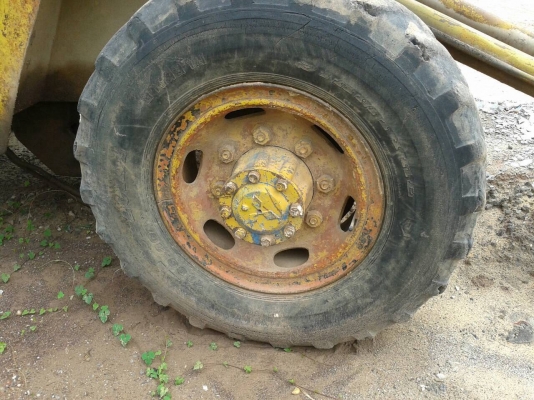 ขายรถตักล้อยางพร้อมใช้ราคาถูก เครื่อง EH100 เฟืองท้าย FUSO ปั้มดี กระบอกไฮดรอริคไม่รั่วไม่ซึม ราคาต่อรองได้ครับ ขายรถตักล้อยางพร้อมใช้ราคาถูก เครื่อง EH100 เฟืองท้าย FUSO ปั้มดี กระบอกไฮดรอริคไม่รั่วไม่ซึม ราคาต่อรองได้ครับ