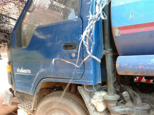 ขายรถบรรทุกน้ำมัน 6 ล้อ TOYOTA BU87 115 แรงม้า ถัง 6,000 ลิตร 3 ห้อง มิเตอร์พร้อม อุปกรณ์ครบทุกอย่าง ทะเบียนเต็มพร้อมโอนครับ