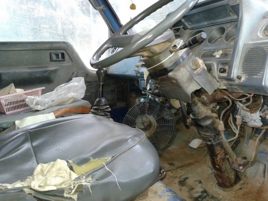 ขายรถบรรทุกน้ำมัน 6 ล้อ TOYOTA BU87 115 แรงม้า ถัง 6,000 ลิตร 3 ห้อง มิเตอร์พร้อม อุปกรณ์ครบทุกอย่าง ทะเบียนเต็มพร้อมโอนครับ