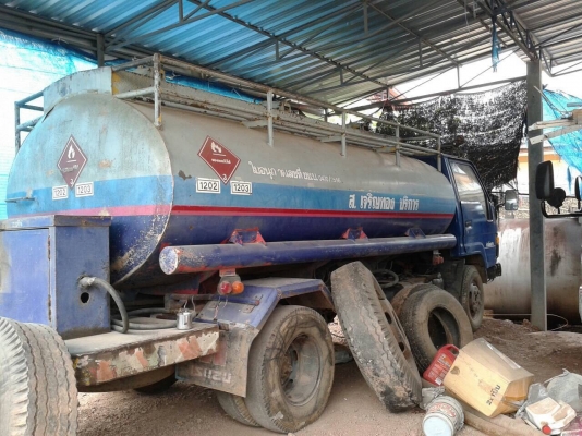 ขายรถบรรทุกน้ำมัน 6 ล้อ TOYOTA BU87 115 แรงม้า ถัง 6,000 ลิตร 3 ห้อง มิเตอร์พร้อม อุปกรณ์ครบทุกอย่าง ทะเบียนเต็มพร้อมโอนครับ